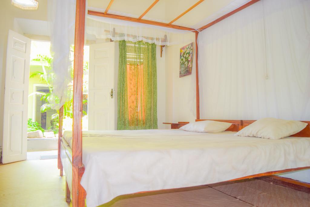 Shammie Guest House Hikkaduwa Exteriör bild